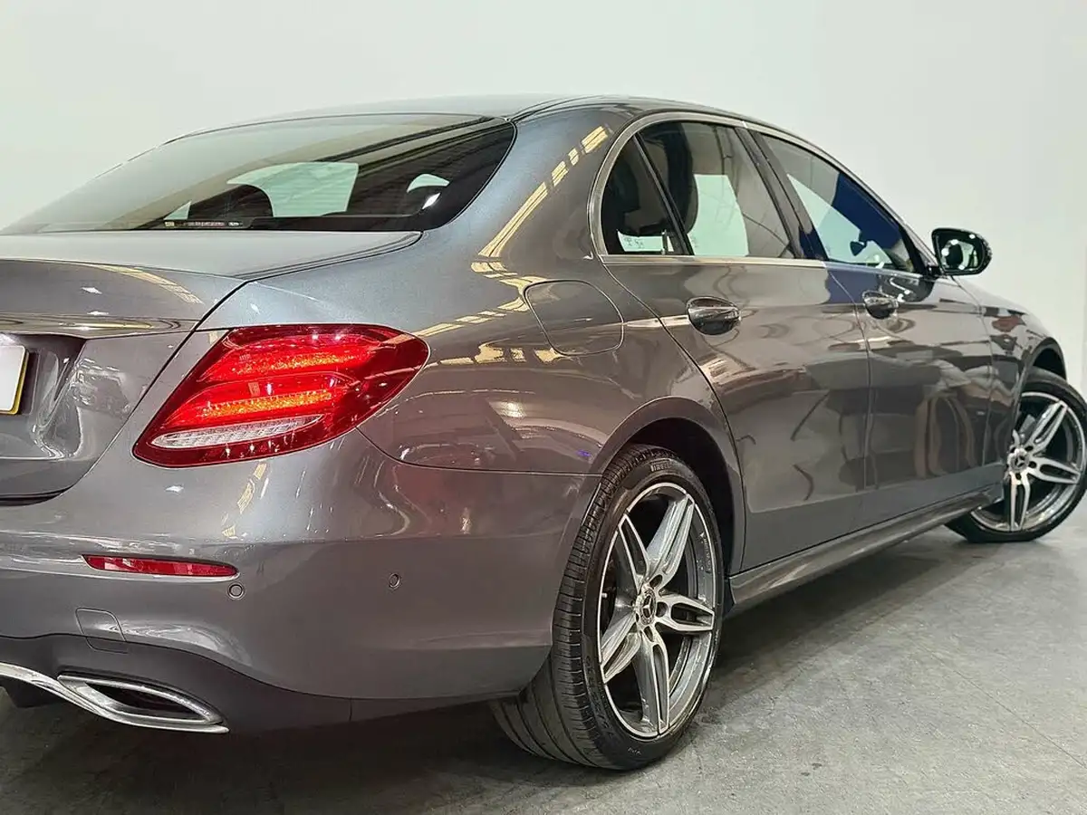 2017-mercedes-benz-e-class-20d-e220d-amg-line-ss-saloon-4d-big-25