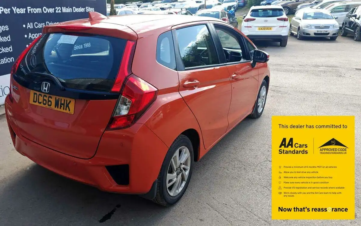 2017-honda-jazz-13-i-vtec-se-navi-cvt-big-3