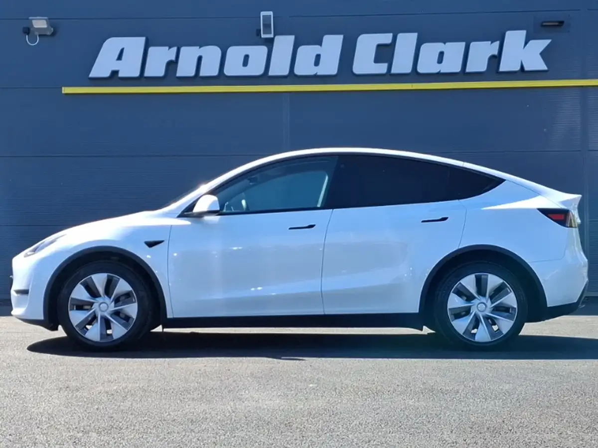 2022-tesla-model-y-e-long-range-big-3