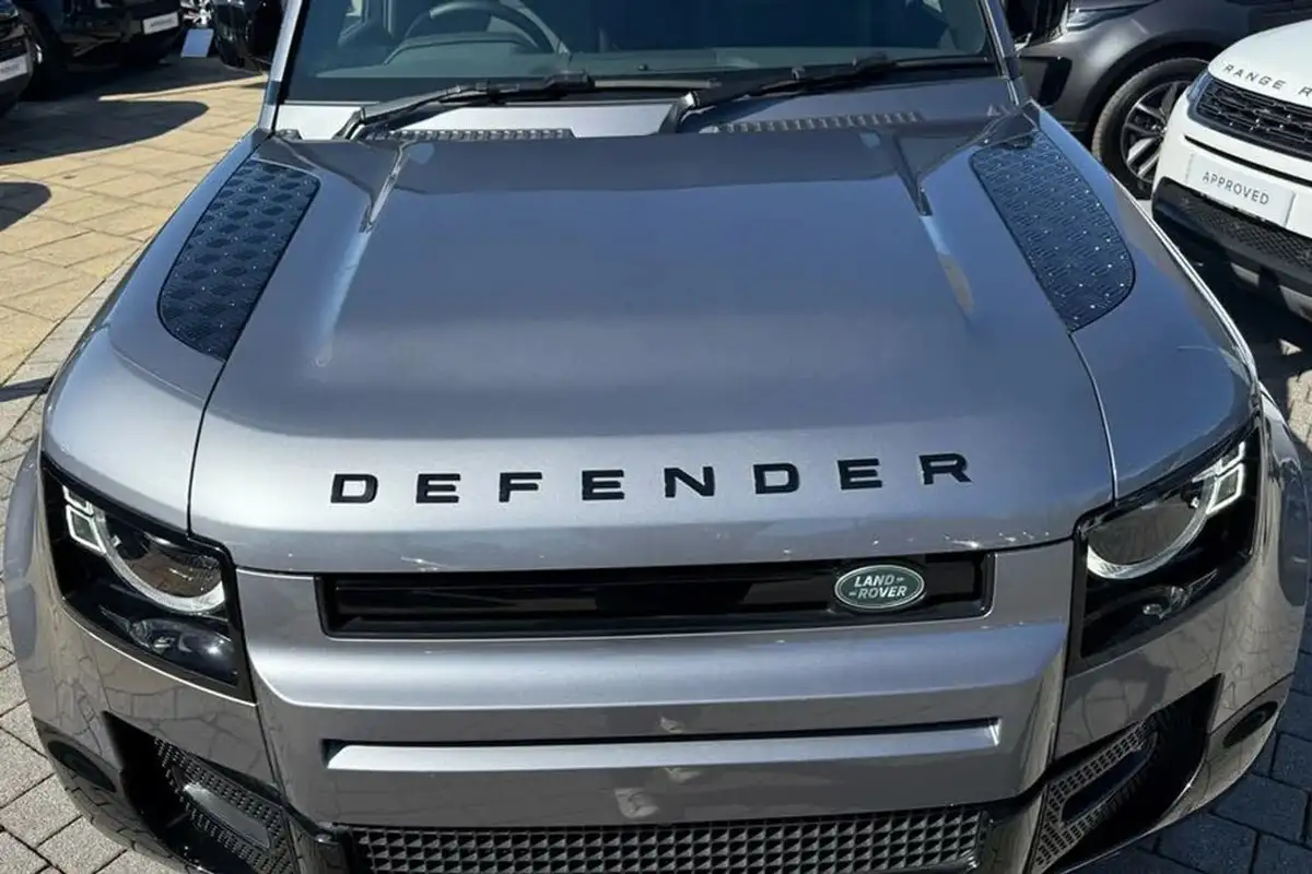 2024-land-rover-110-defender-30-d300-x-dynamic-hse-big-35