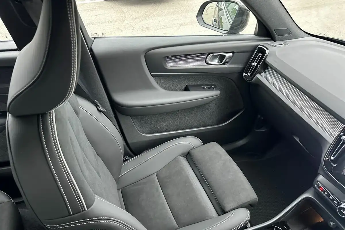 2024-volvo-xc40-20-b3-plus-big-27