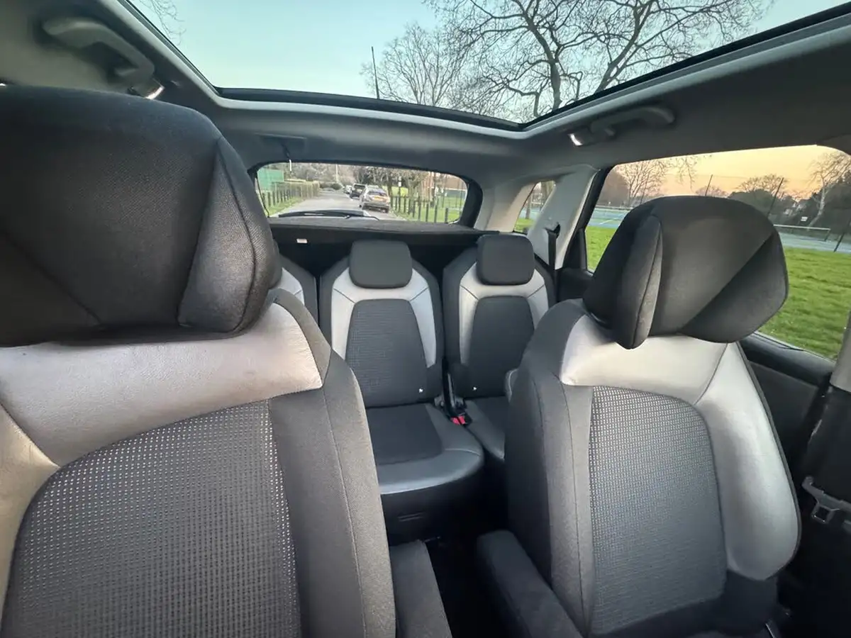 2016-citroen-c4-picasso-16bluehdi-flair-eat6-big-29