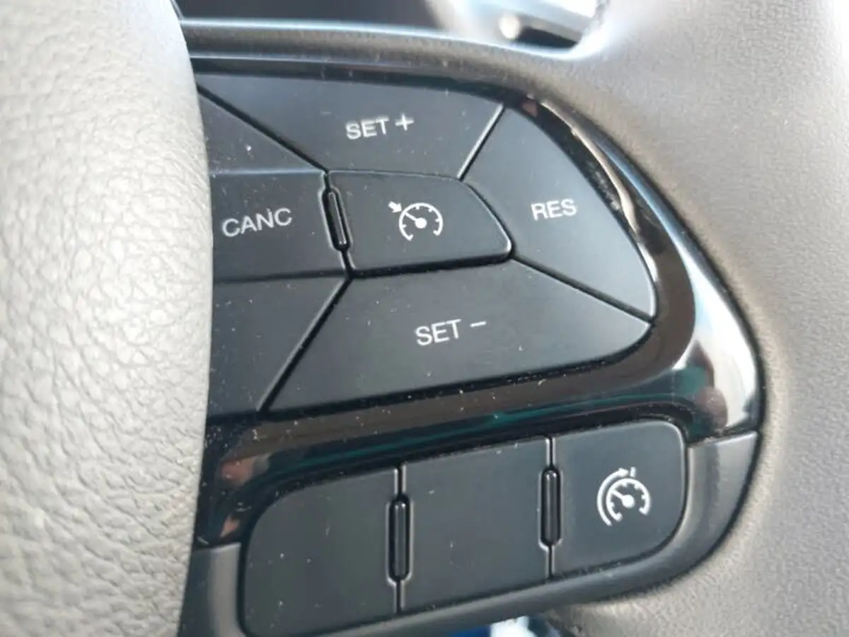2021-jeep-renegade-10-gse-night-eagle-big-18