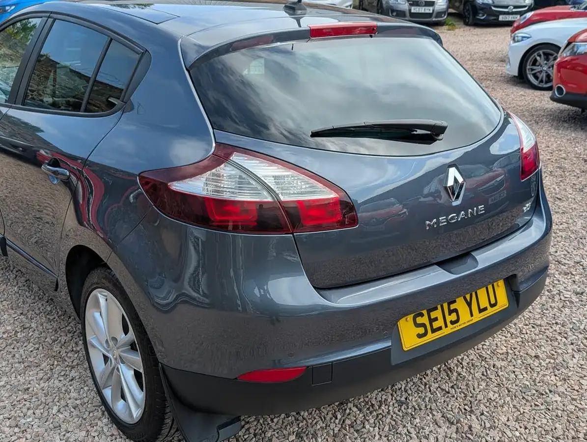 2015-renault-megane-15td-limited-big-14