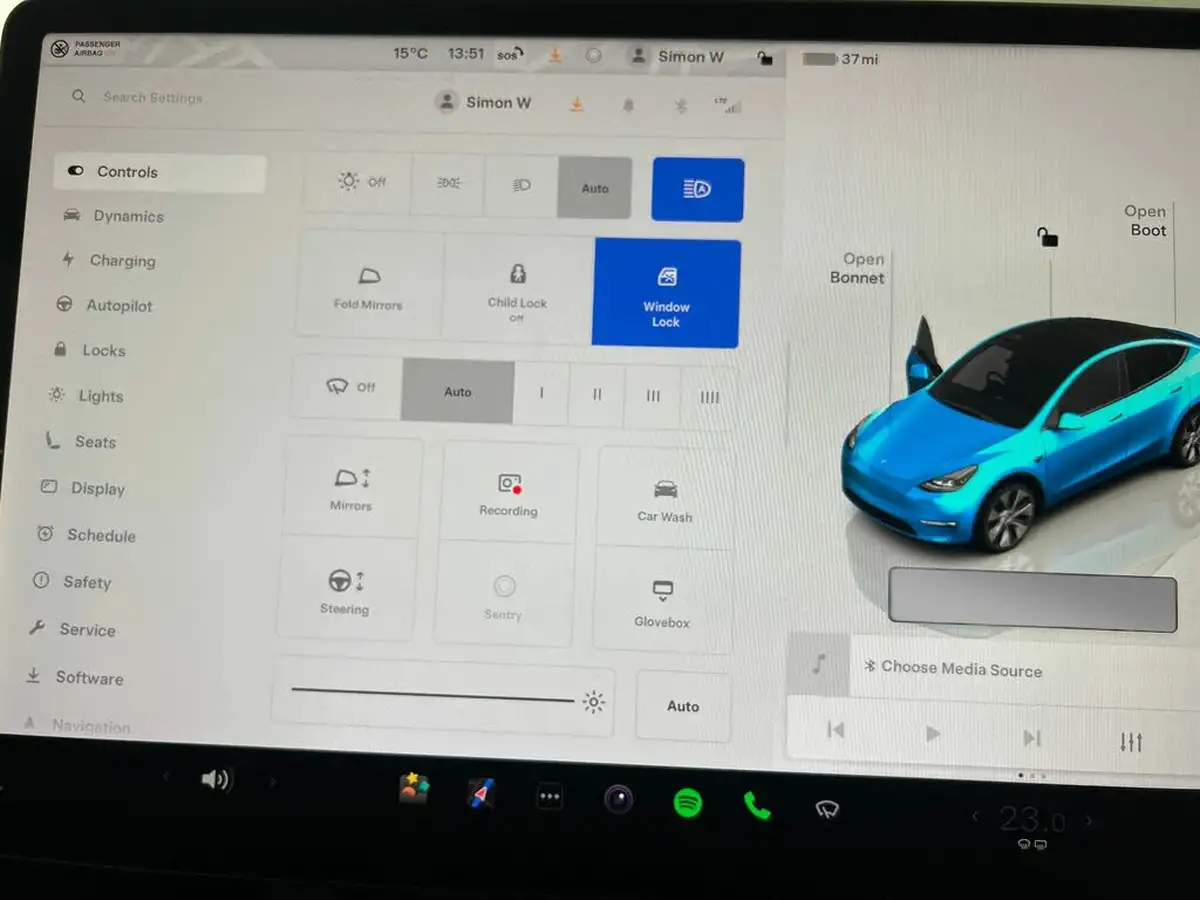 2022-tesla-model-y-e-long-range-big-18
