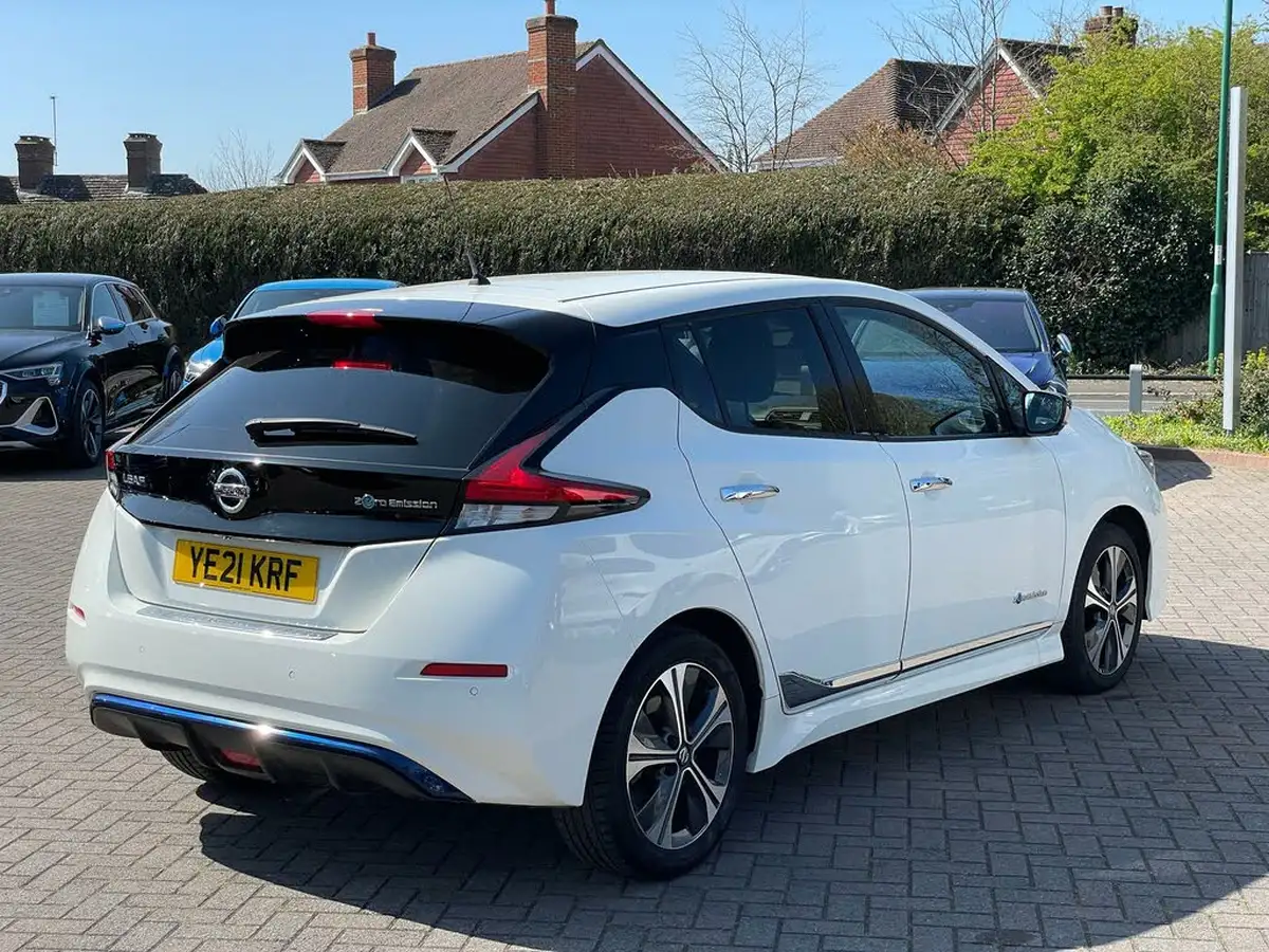 2021-nissan-leaf-e-tekna-big-3