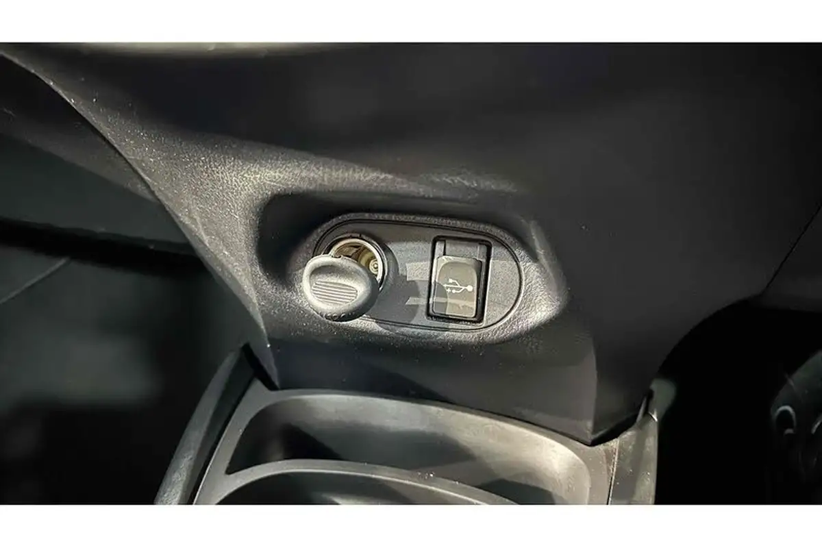 2019-toyota-yaris-15-vvt-i-icon-tech-98bhp-hybrid-1497cc-e-cvt-big-42