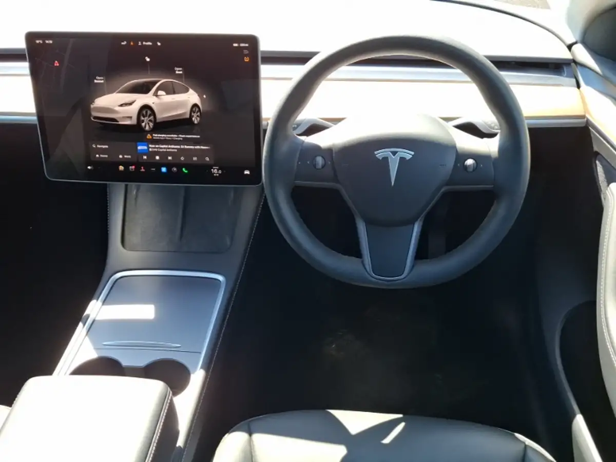 2022-tesla-model-y-e-long-range-big-6