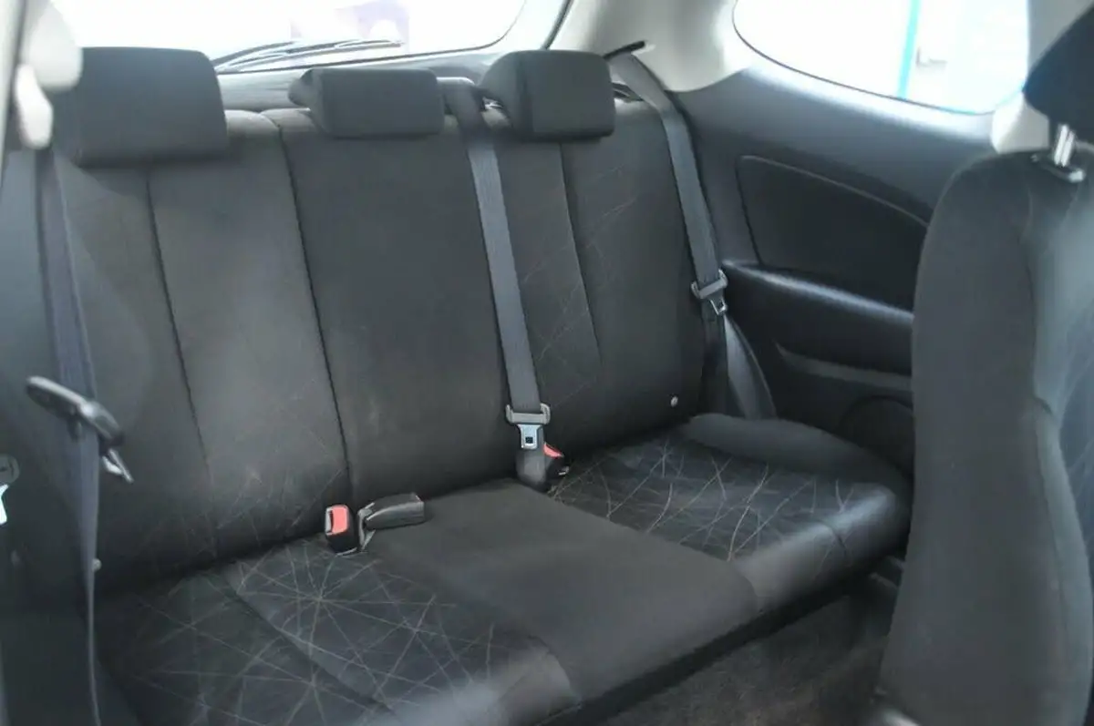 2012-mazda-mazda2-13-tamura-3d-big-14