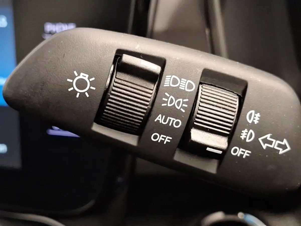 2024-kgm-ssangyong-tivoli-15-k40-big-16