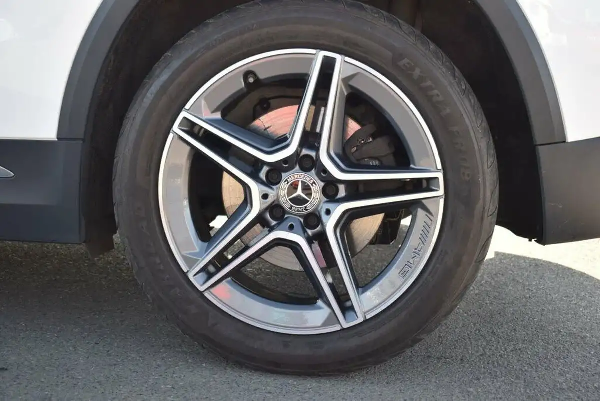 2021-mercedes-benz-gla-class-big-15