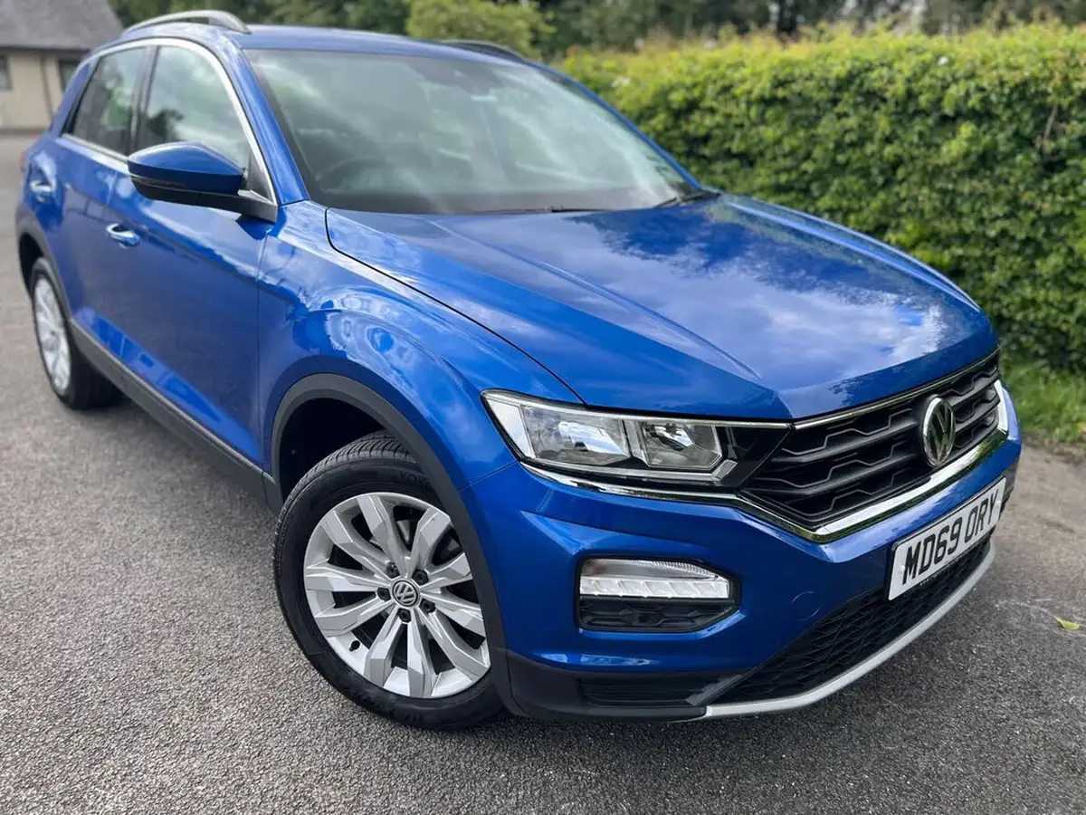 2020-volkswagen-t-roc-15-tsi-se-big-1