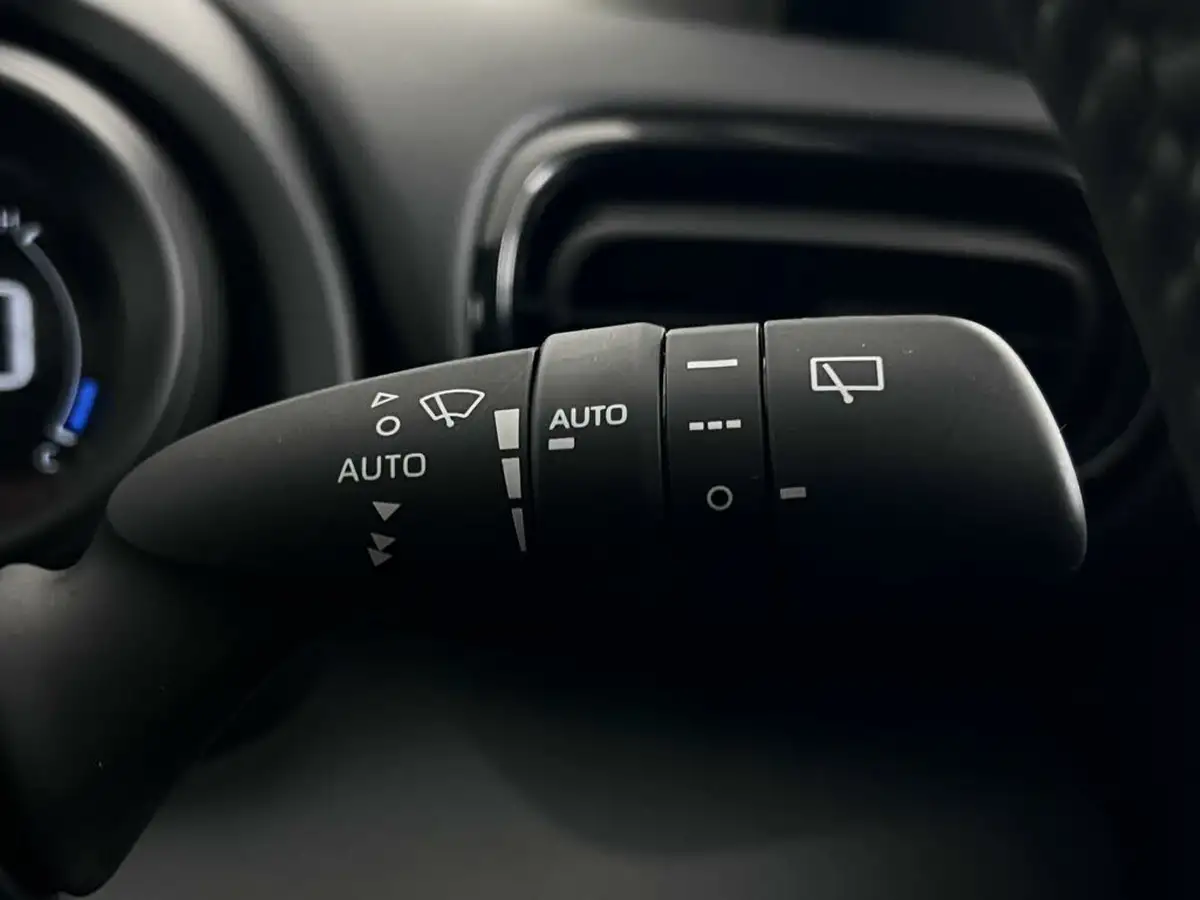2022-toyota-yaris-15-vvt-i-design-big-25