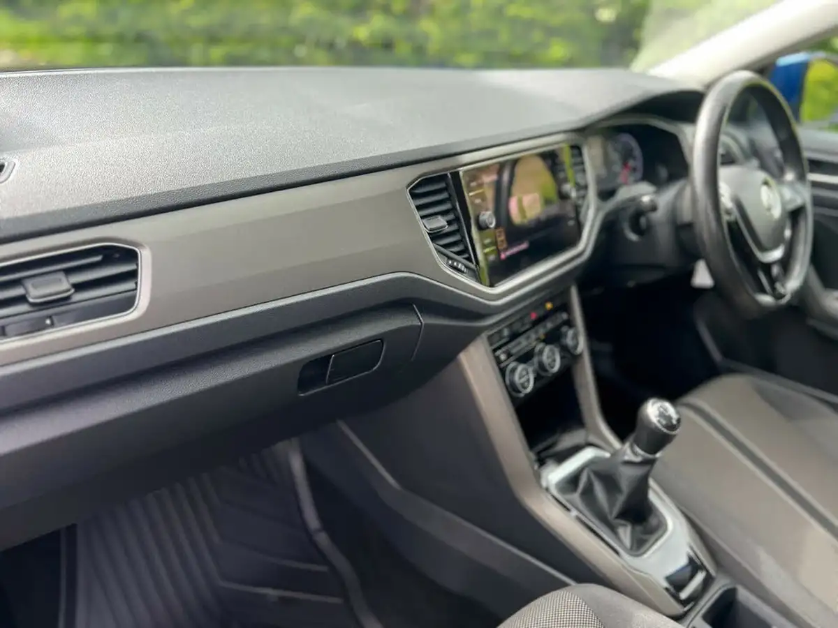 2020-volkswagen-t-roc-15-tsi-se-big-25