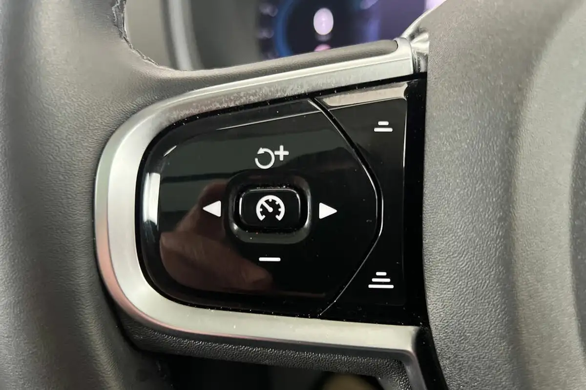 2024-volvo-xc90-20-b5-plus-big-10
