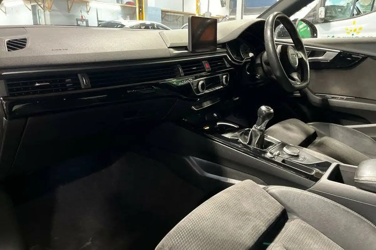 2018-audi-a4-14-tfsi-black-edition-big-17