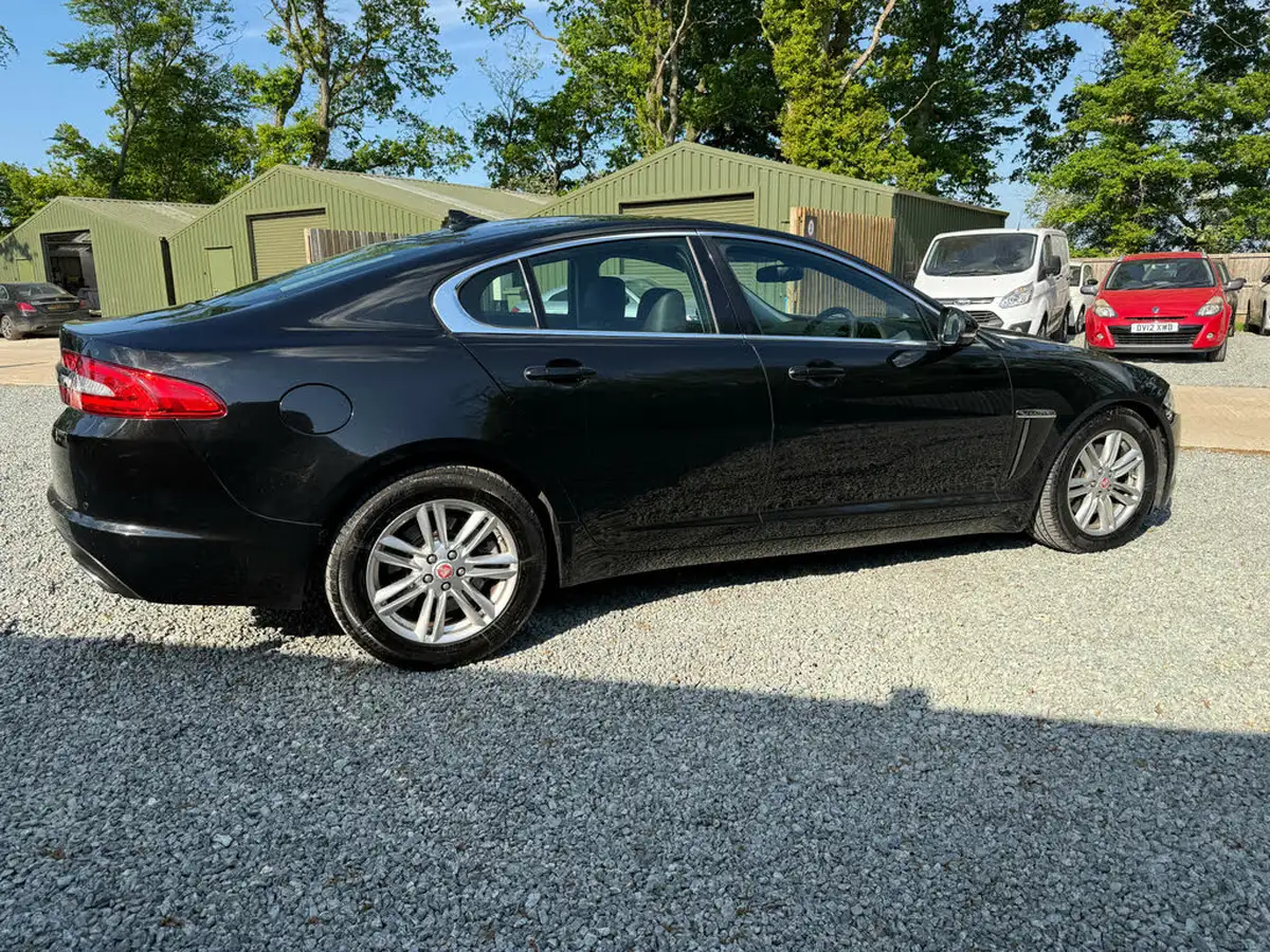 2015-jaguar-xf-22td-luxury-163ps-saloon-4d-big-26