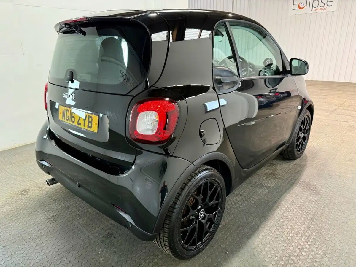 2016-smart-fortwo-09-edition-black-twinamic-big-6