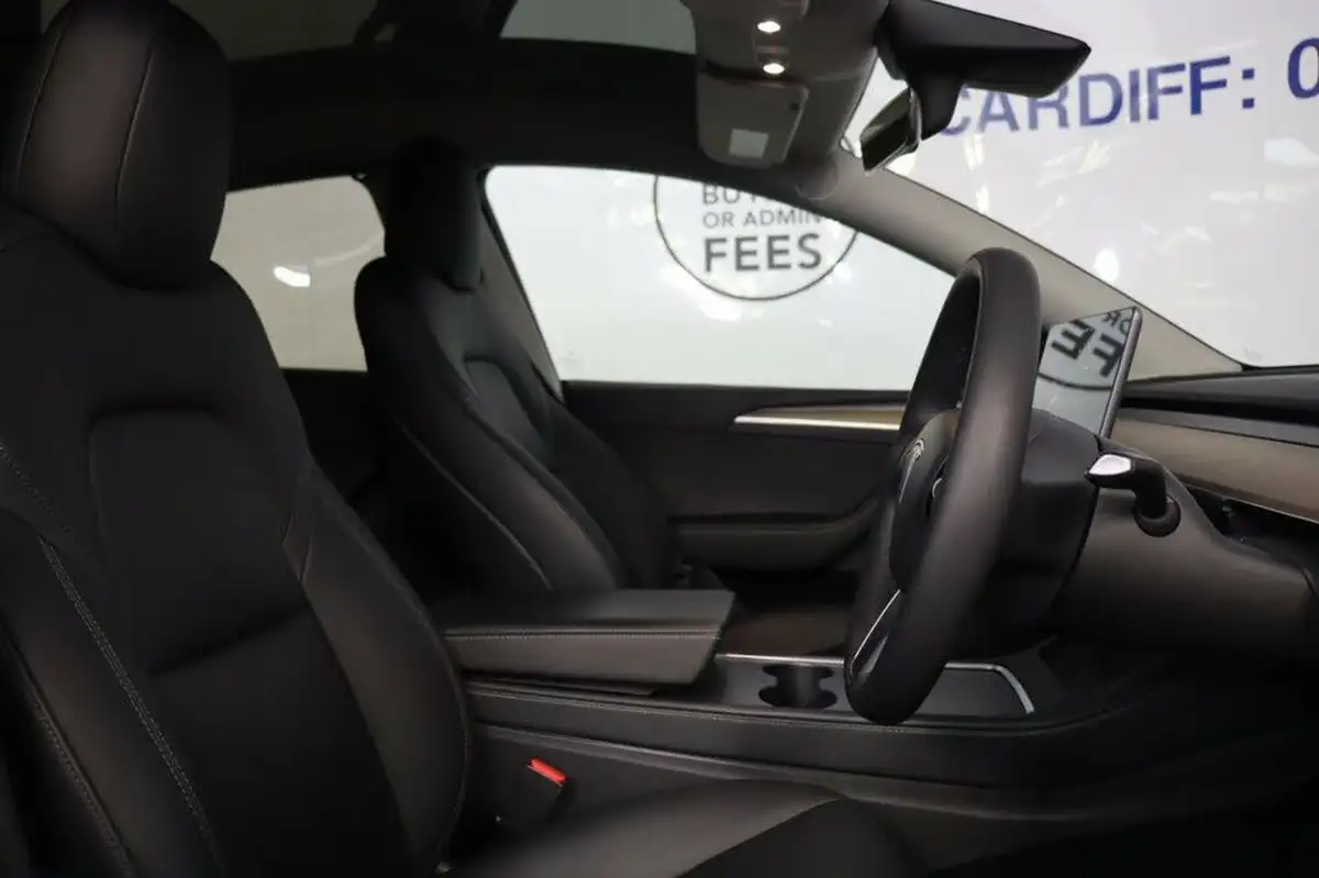 2022-tesla-model-y-e-long-range-big-11