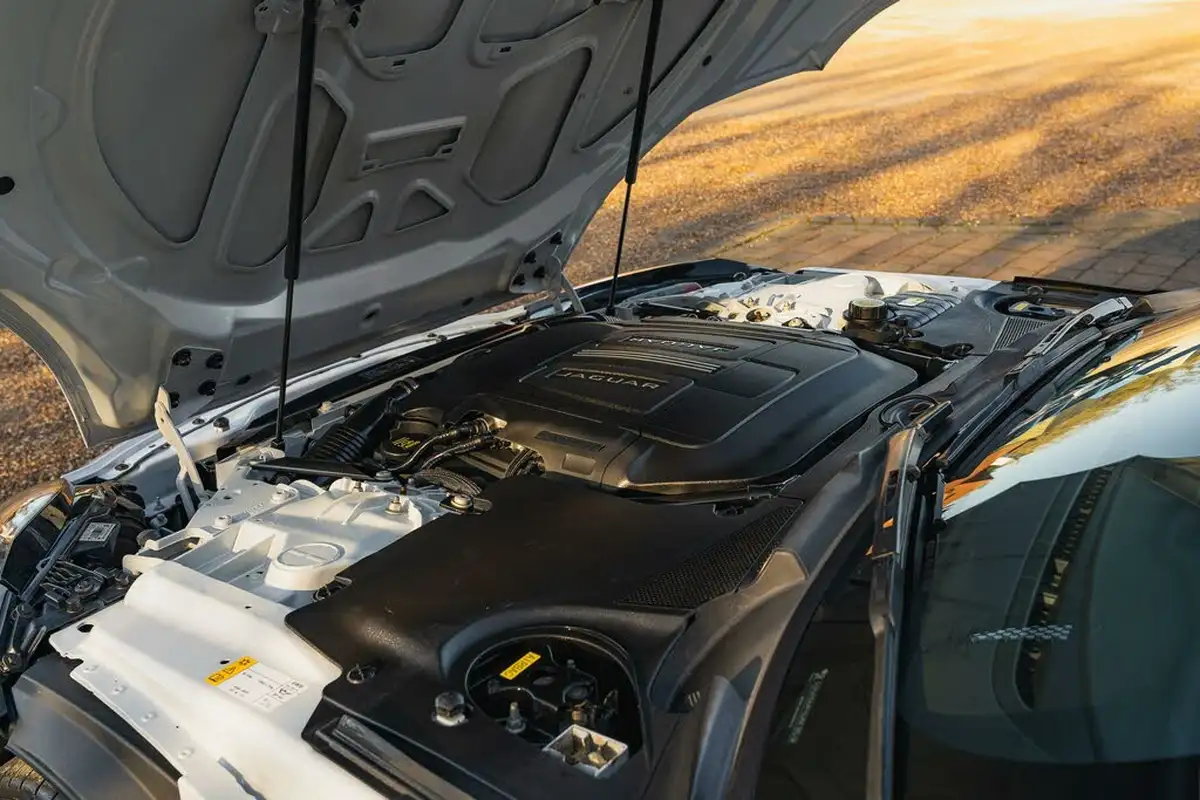 2015-jaguar-f-type-30-convertible-quickshift-big-9