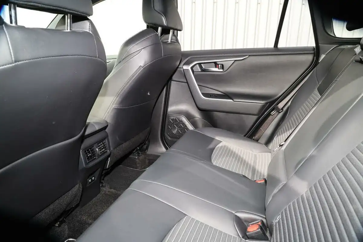 2021-toyota-rav4-25-vvt-i-black-edition-215bhp-big-11