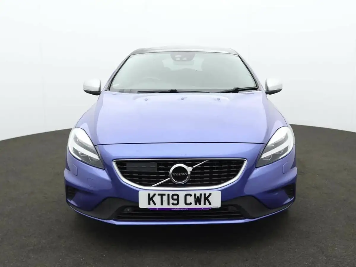 2019-volvo-v40-15-t3-r-design-edition-big-1