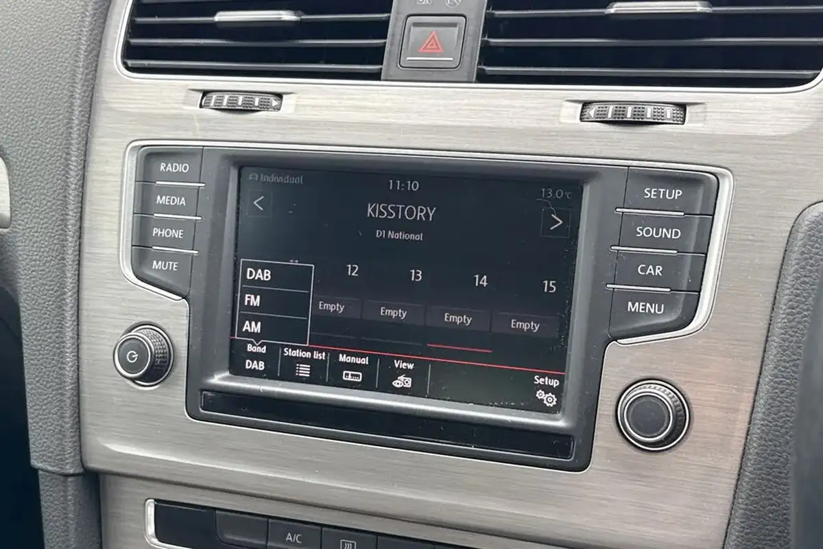 2016-volkswagen-golf-14-match-5d-big-43