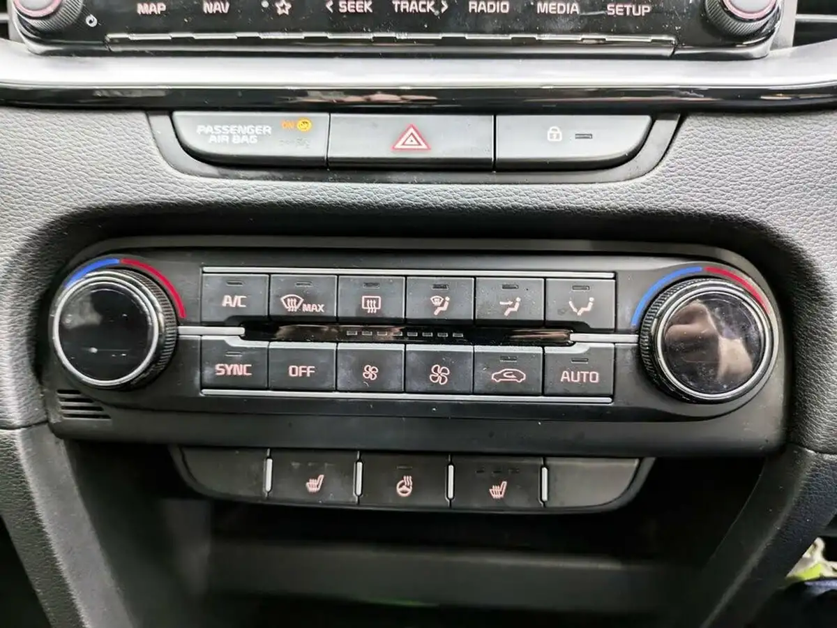 2022-kia-xceed-15-t-gdi-3-big-18