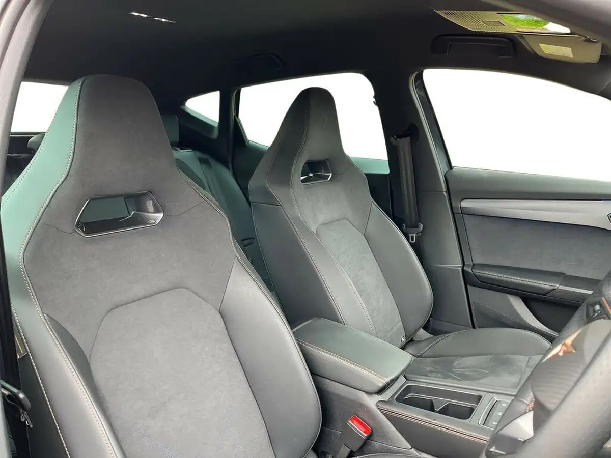 2025-cupra-formentor-15-e-hybrid-vz1-big-8