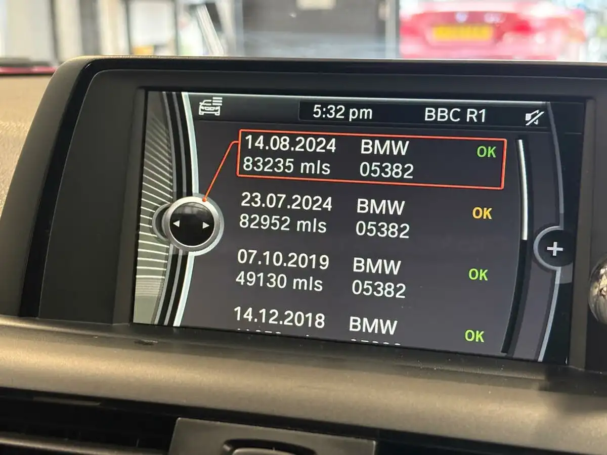 2012-bmw-1-series-20td-118d-sport-hatchback-5d-big-38