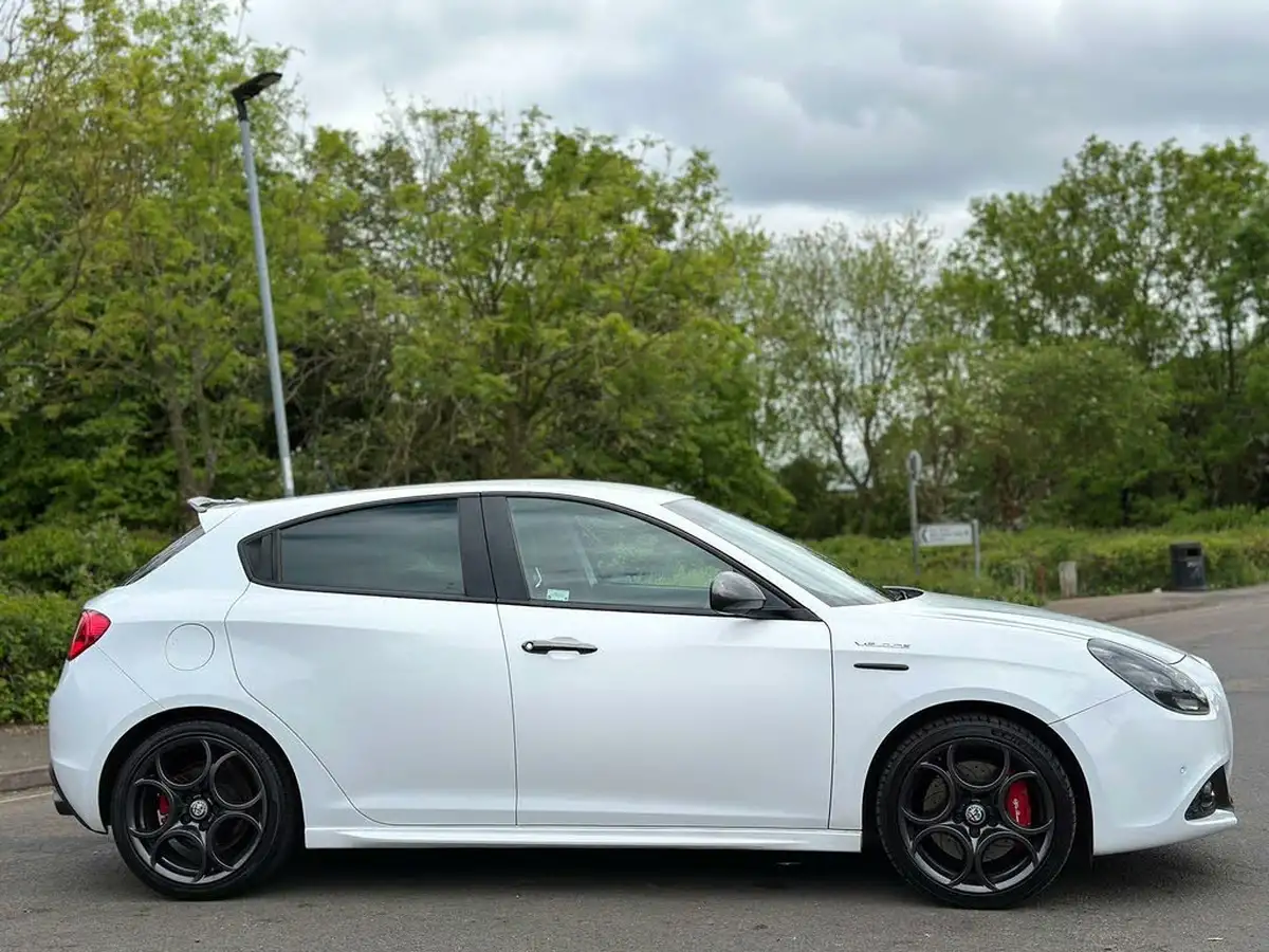 2017-alfa-romeo-giulietta-17-veloce-big-13