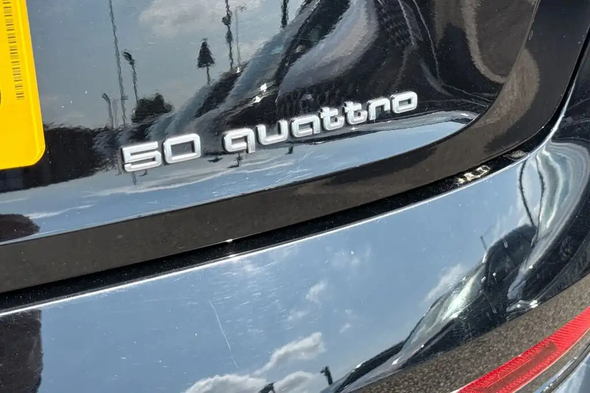 2022-audi-e-tron-50e-technik-station-wagon-big-24