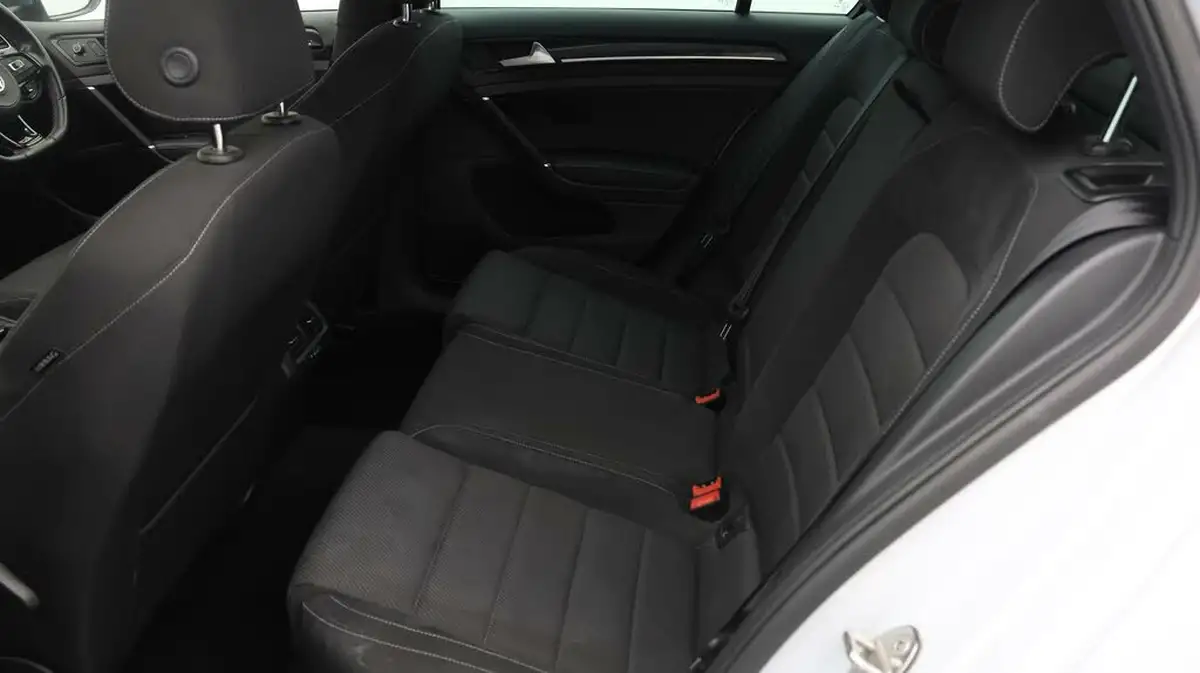 2019-volkswagen-golf-20-tsi-r-300ps-hatchback-5d-dsg-big-15