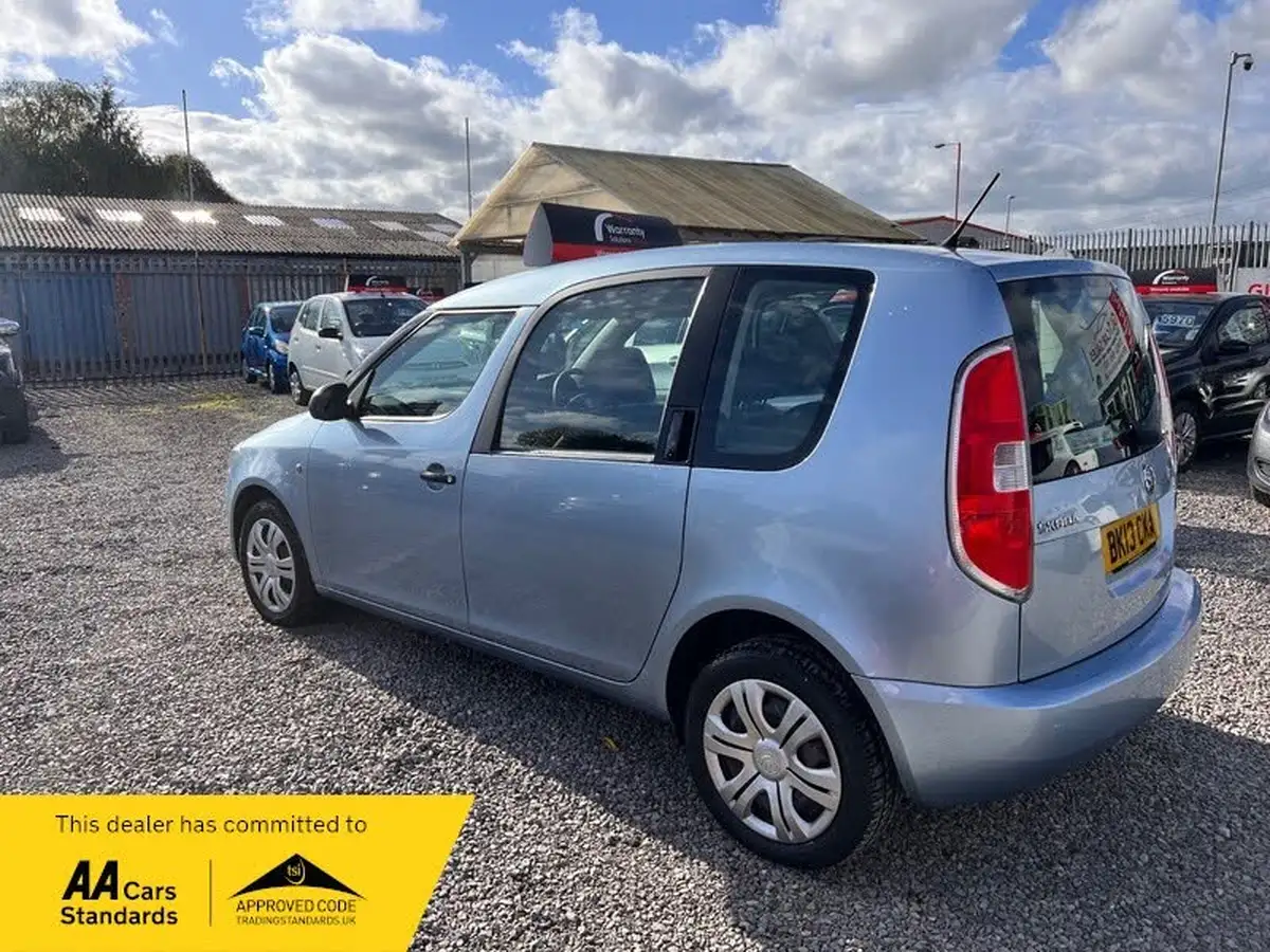 2013-skoda-roomster-12-s-1198cc-big-4