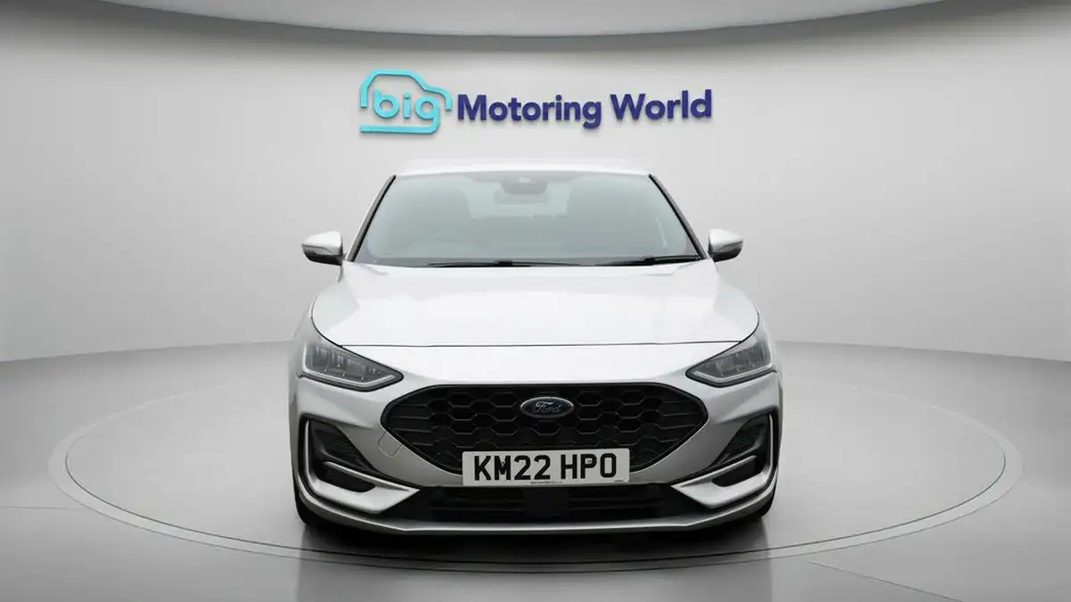 2022-ford-focus-10t-st-line-125ps-hatchback-big-2