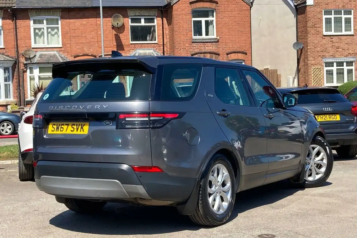 2017-land-rover-discovery-30td6-se-259ps-awd-station-wagon-5d-auto-big-35