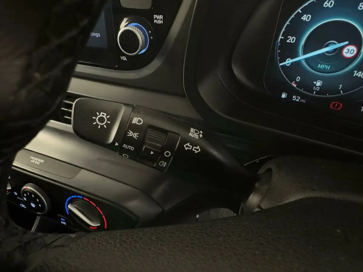 2022-hyundai-i20-10-t-gdi-se-connect-eclutch-imt-big-17