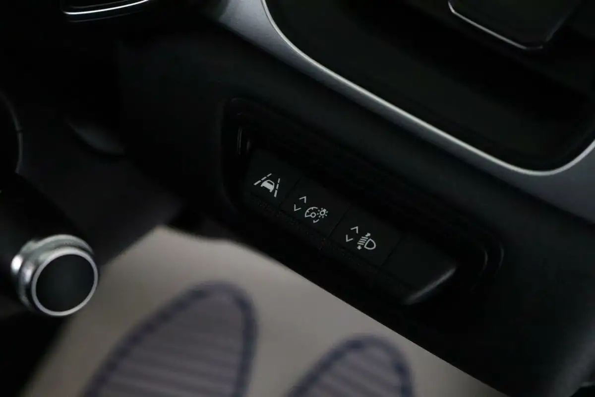 2020-renault-captur-13-tce-iconic-130bhp-big-19