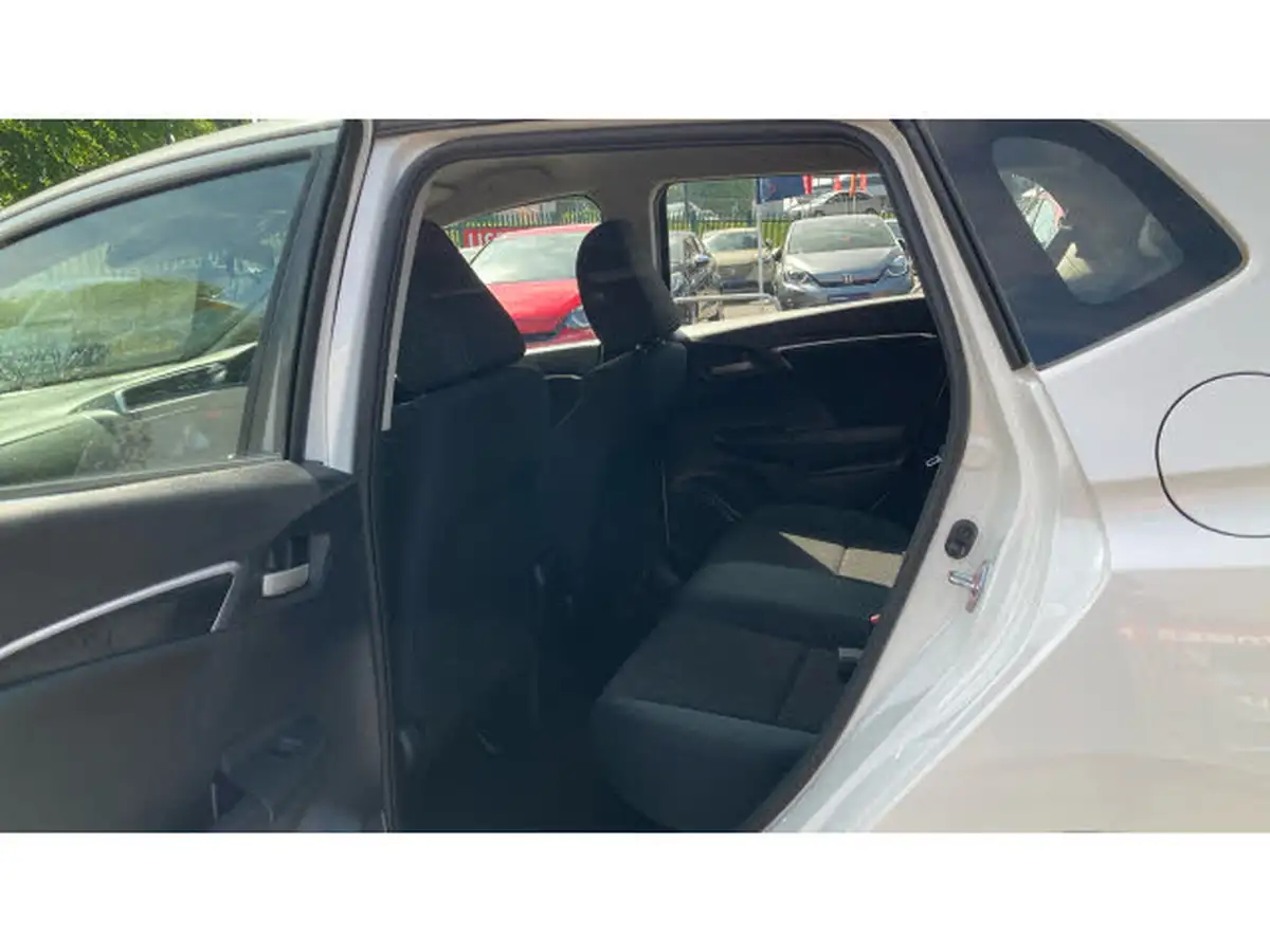 2015-honda-jazz-13-i-vtec-se-big-15