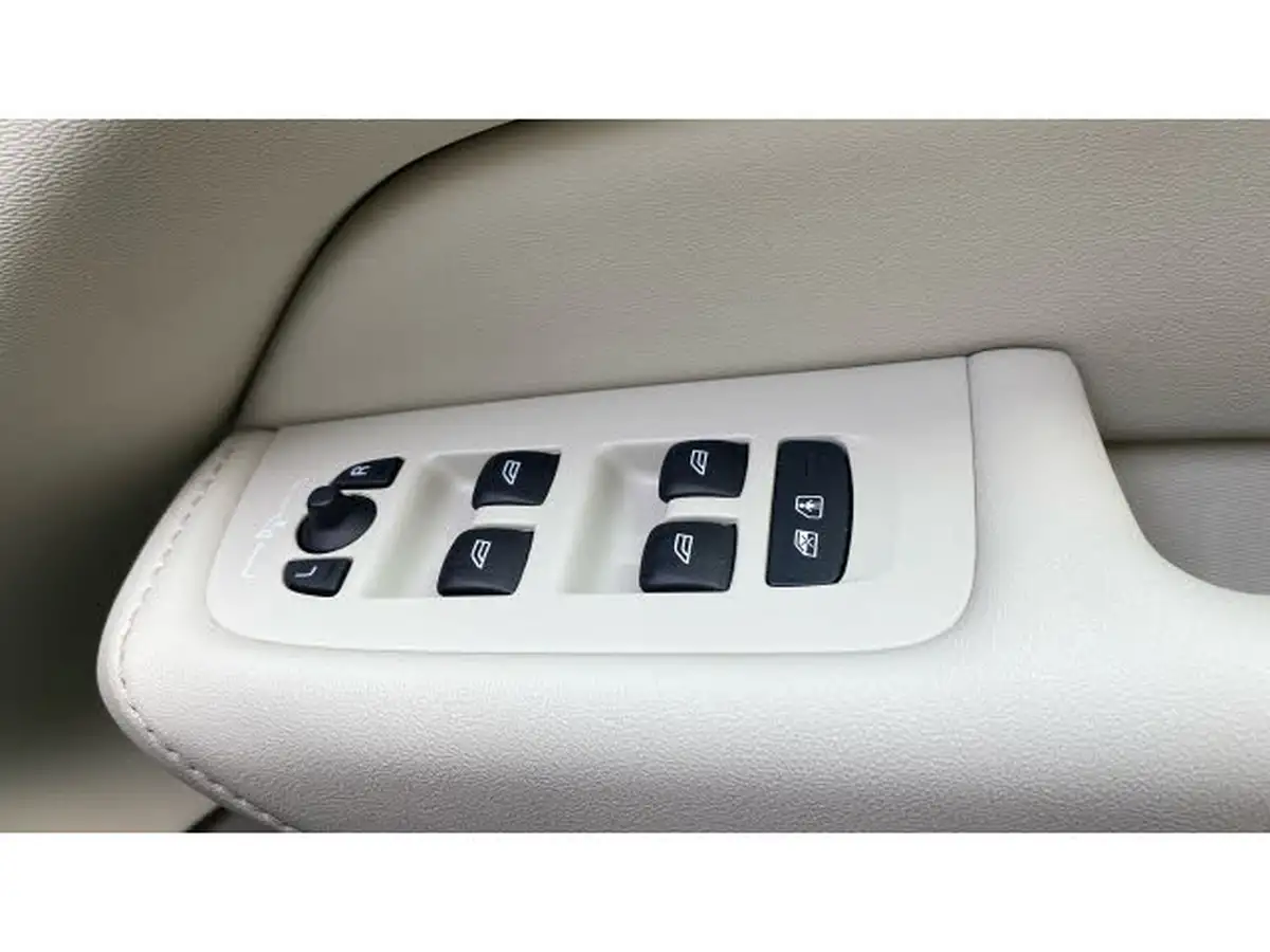 2024-volvo-xc60-20-b5-plus-big-25