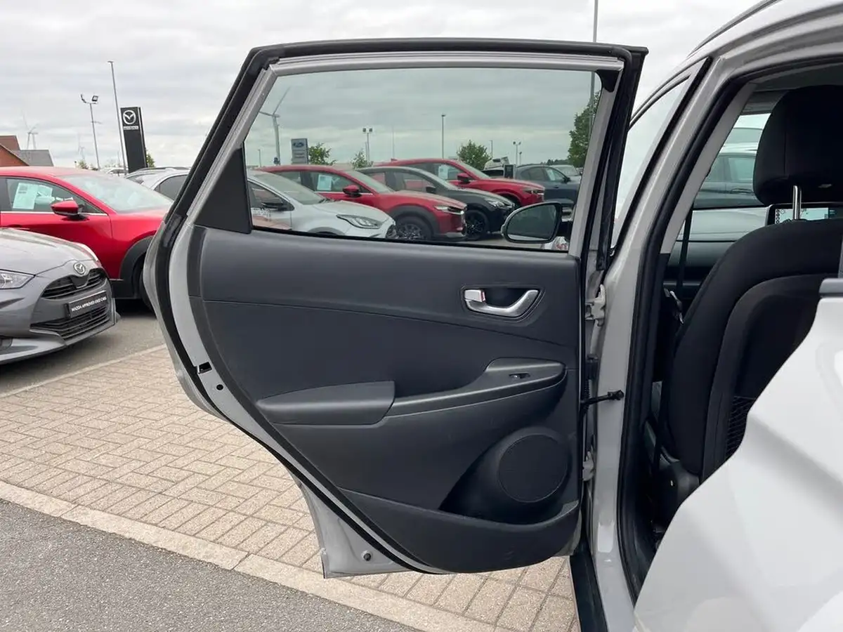 2022-hyundai-kona-e-premium-204ps-64kwh-7kw-obc-big-33