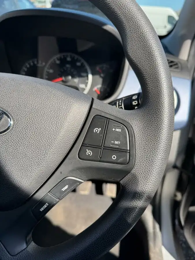 2015-hyundai-i10-12-se-big-7