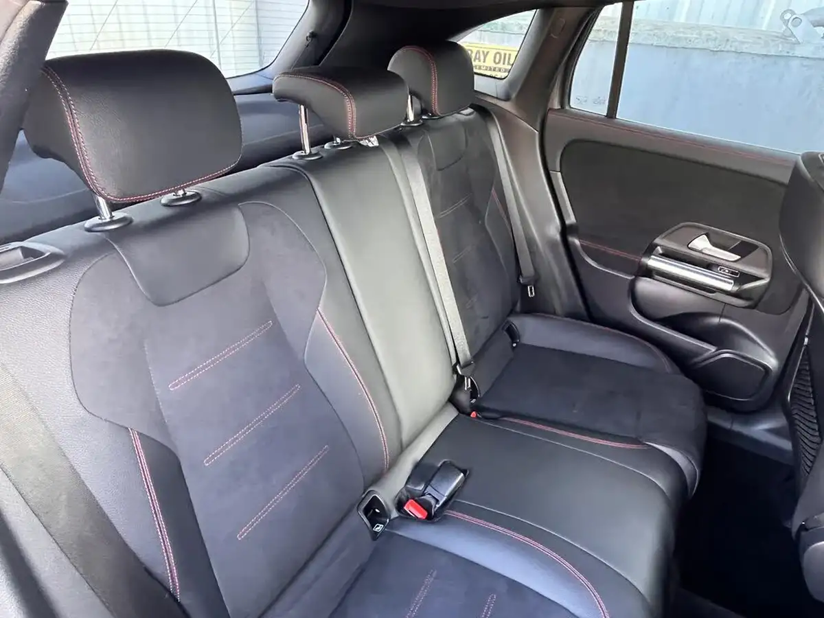 2021-mercedes-benz-gla-class-13-gla-200-amg-line-big-6