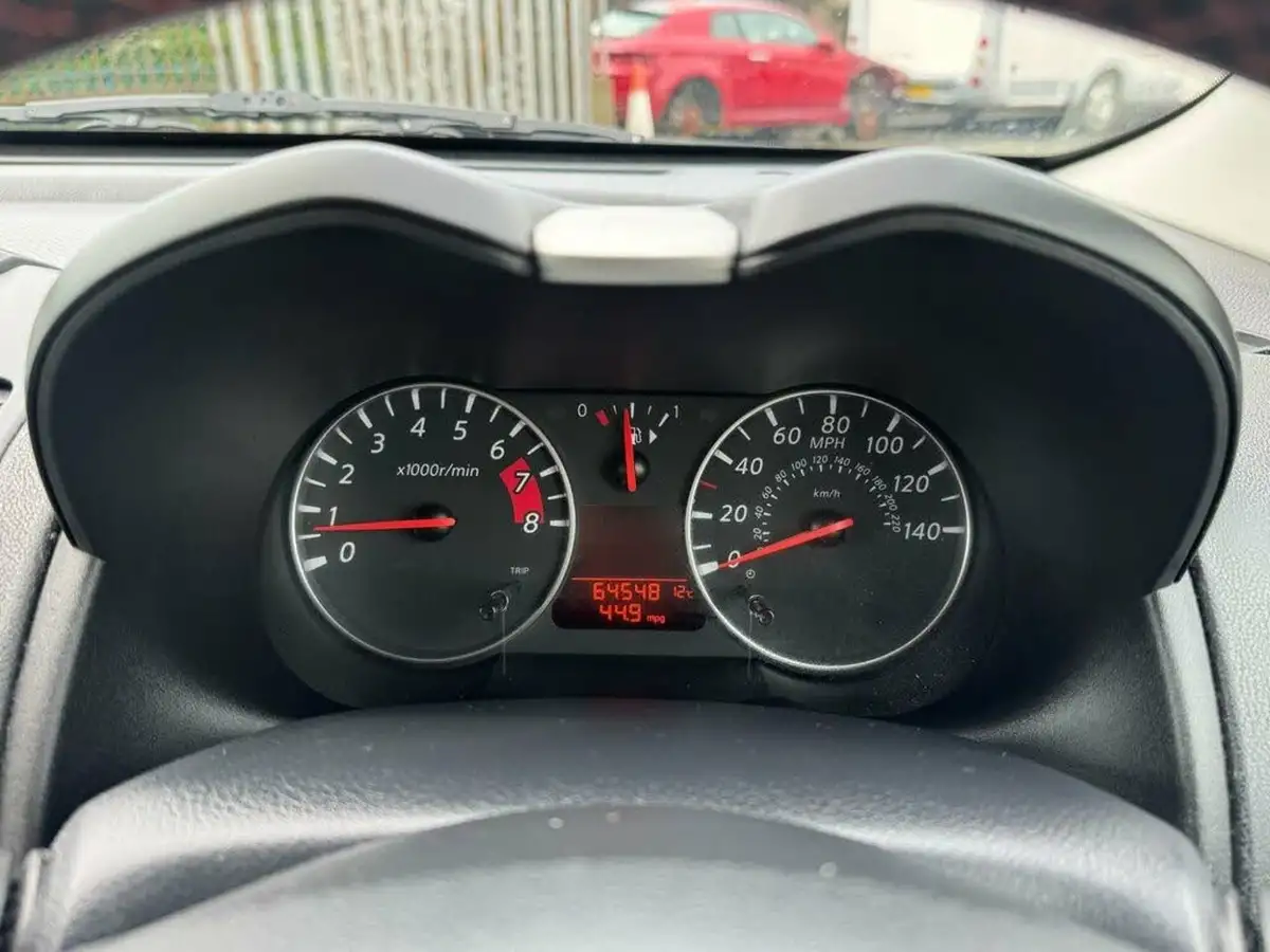 2011-nissan-note-14-n-tec-big-39