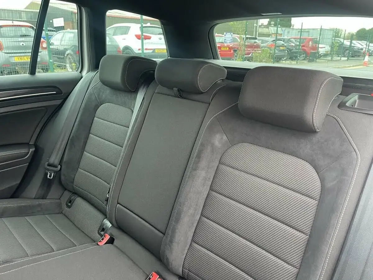 2018-volkswagen-golf-20-tsi-r-estate-5d-dsg-big-10