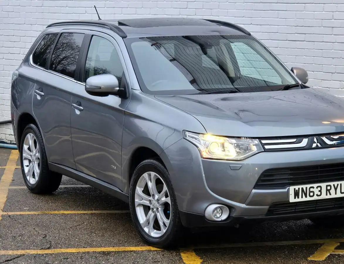 2013-mitsubishi-outlander-22di-d-gx4-big-17