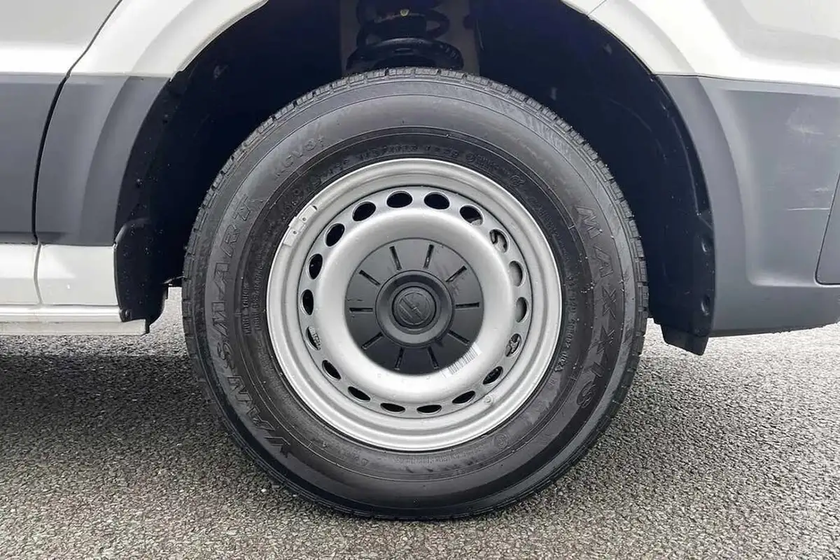 2024-volkswagen-crafter-20tdi-cr35-lwb-commerce-plus-140pseu6d-big-5