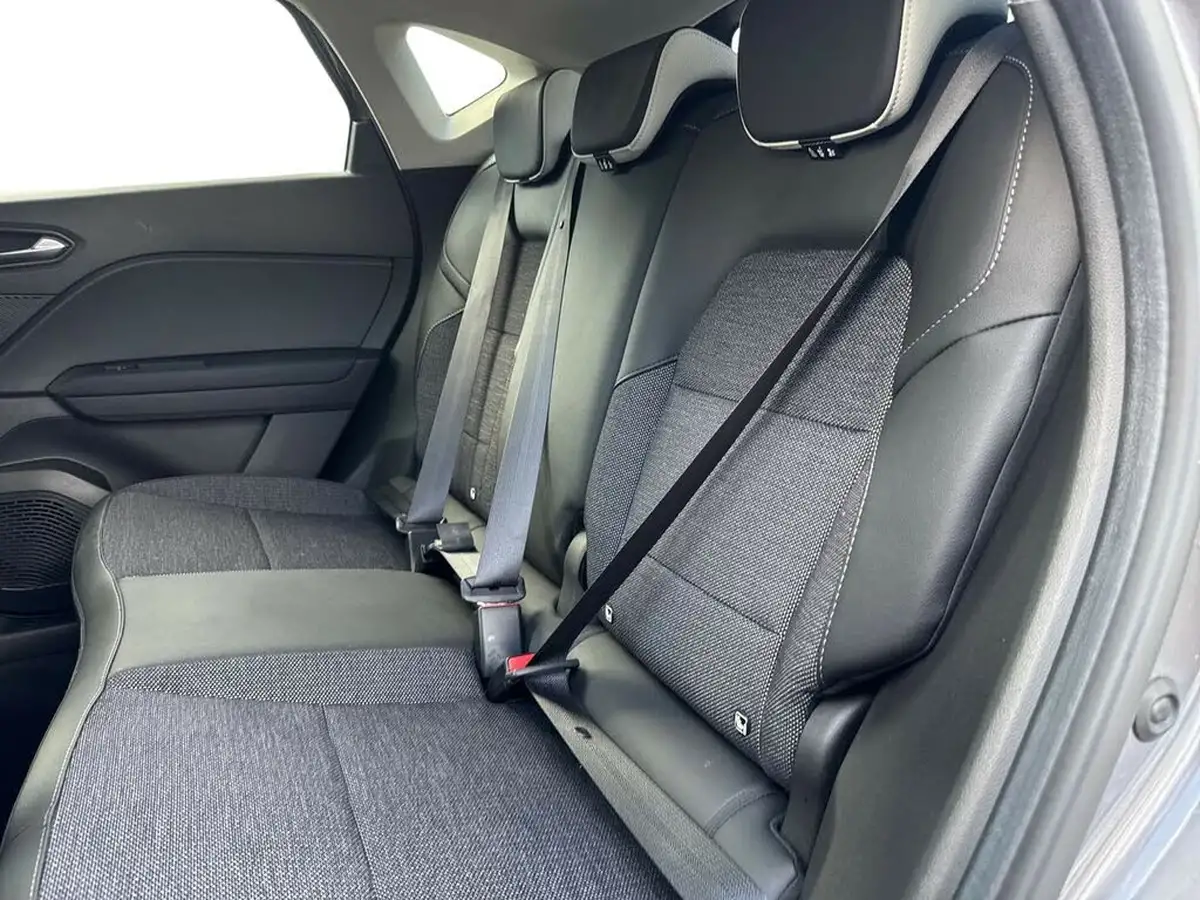 2024-renault-captur-16-techno-145ps-full-big-13