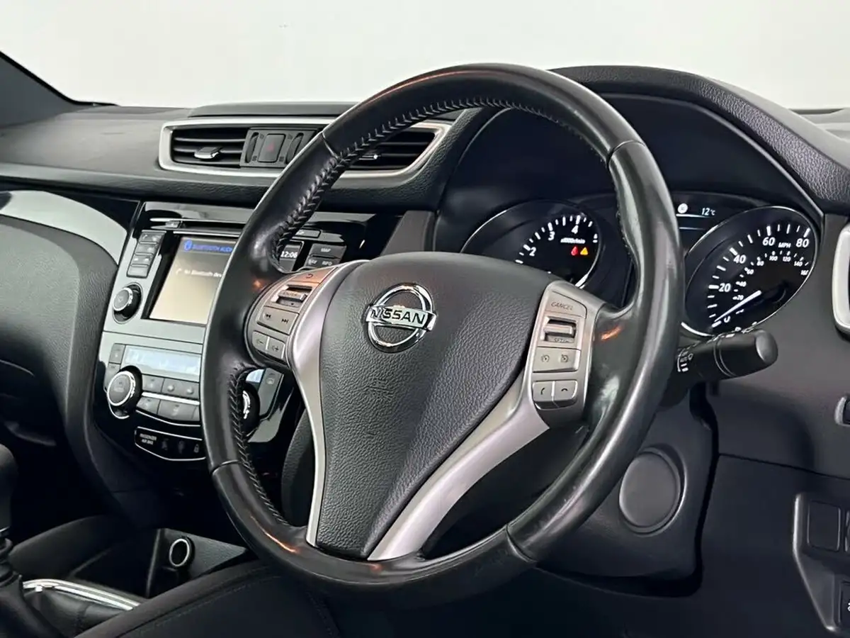 2016-nissan-qashqai-12-dig-t-n-vision-18in-big-10