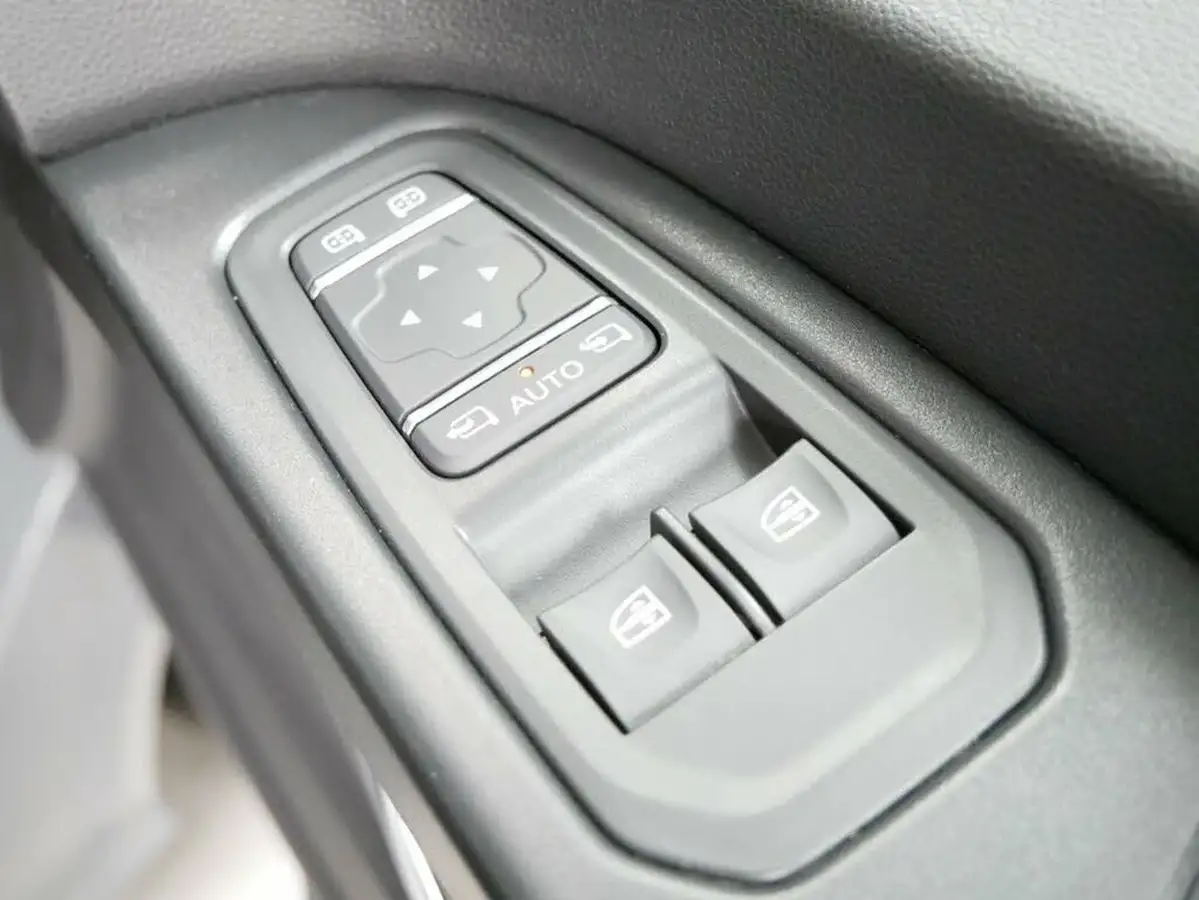 2022-renault-trafic-20dci-ll30-150-sport-crew-big-33